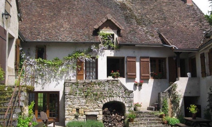 Couches House | Charming village house for 8 with private pool Close to vineyards and Beaune