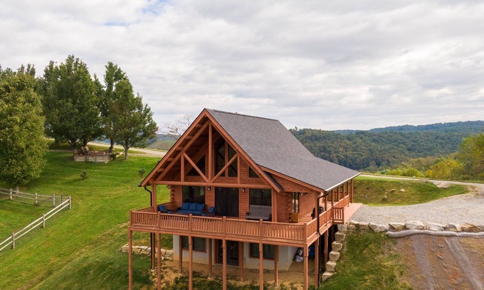 Fleetwood Cabin | Chasing Clouds Cabin - year round views, river access