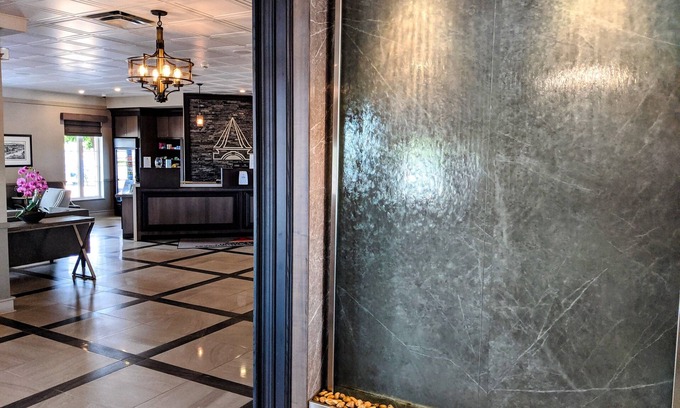 Moncton Hotel | Chateau Moncton Trademark Collection by Wyndham