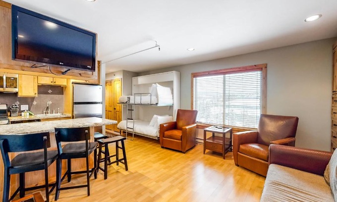 Historic District Hotel | Chateau Studio