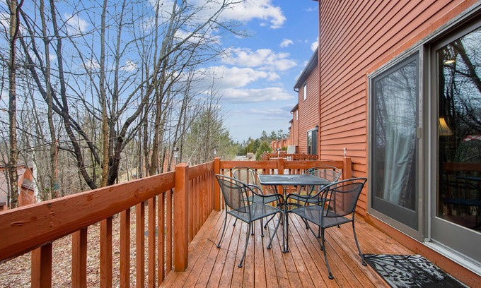 North Creek House | Chatiemac 42F - Quiet & Cozy 3-Bedroom Retreat 3 Townhouse