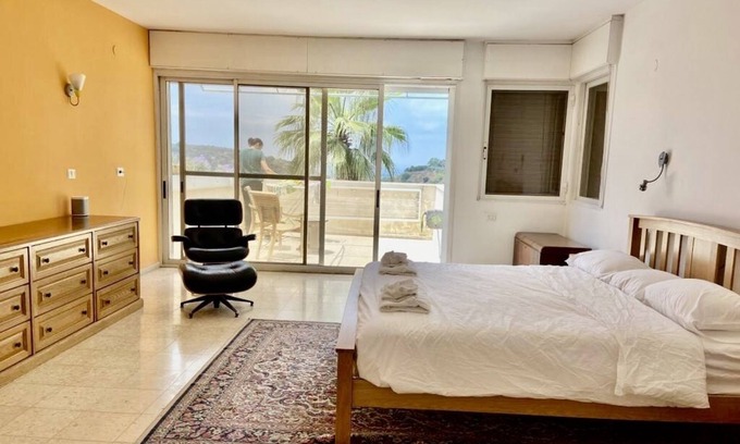 Zikhron Ya'aqov Villa | Cheerful 4-bedroom home with Sea & Nature VISTA