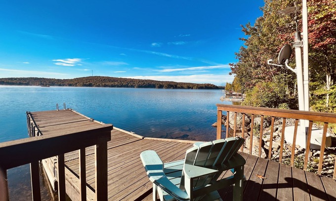 Kearney Cottage | Cheerful 4 Bedroom Lakefront Cottage+Guest House Near Algonquin Park