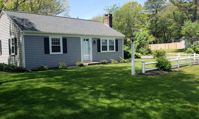 South Yarmouth House | Cheerful, Clean and Newly Renovated Home 5 Minutes from the Beach