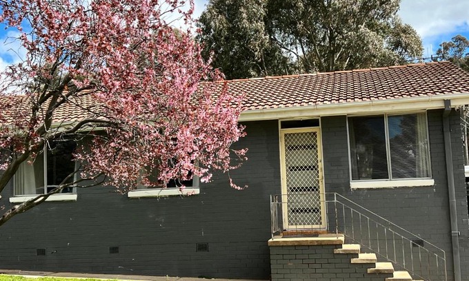 Higgins House | Cheerful Comfortable Home in Higgins Wine Parking Wifi