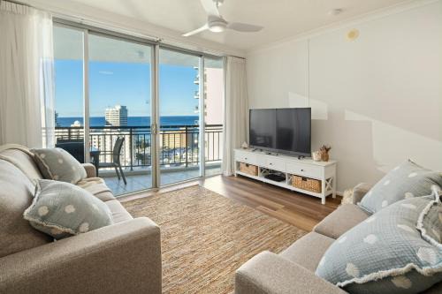 Surfers Paradise Apartment | Chevron Sleek Stay with Resort Perks & Views for 6! Optimise BNB