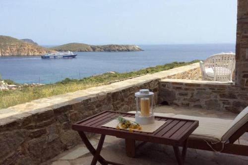 Serifos House | Chez Semiramis The Summer Breeze House 5'min from the beach