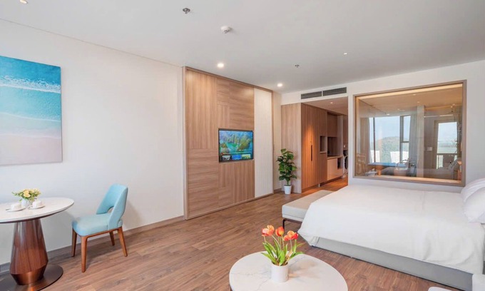 Ha Long Apartment | Chic 1-bedroom apartment with AC, walk to beach, WiFi in wonderful Hạ Long Bay