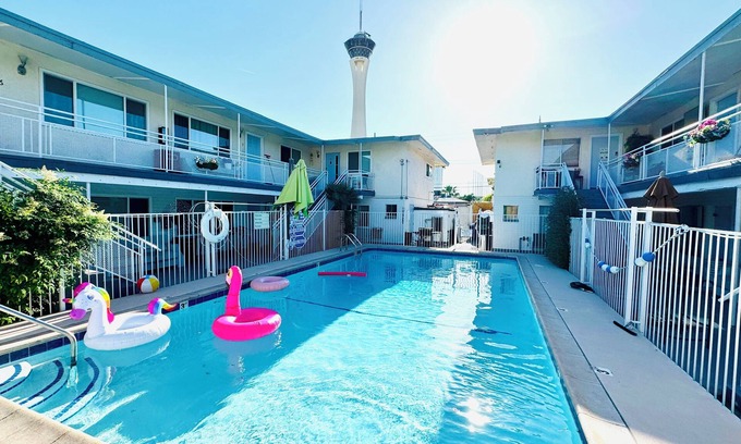 Beverly Green Apartment | Chic 1-bedroom apartment in vibrant Las Vegas with WiFi, Strip,LVCC 1 mile,Sale