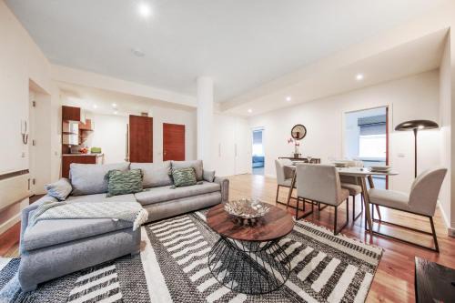 Camden Town Apartment | Chic 2 Bed Apartment near Camden Market FREE WIFI by City Stay Aparts London