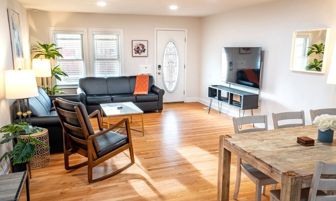 St. Louis House | Chic 4BR/4BA House in The Grove