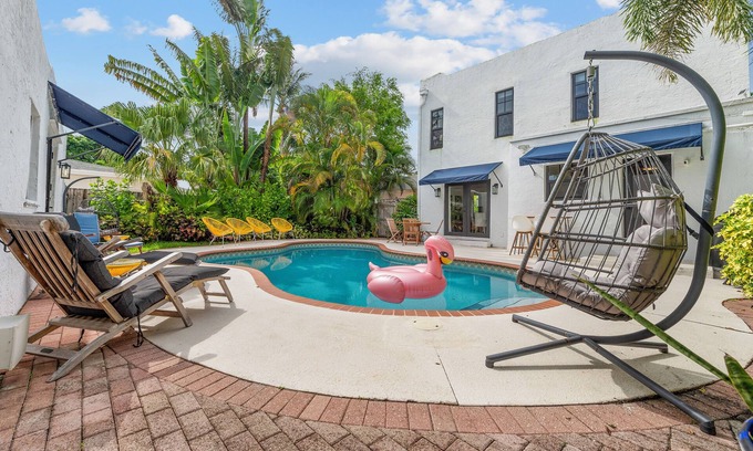 Old Northwood House | Chic 4BR retreat with private pool and modern amenities. Detached guest house includes queen bed, full bath, and kitchen. Minutes from downtown West Palm Beach, Palm Beach Island, Northwood Village, and Palm Beach Outlets.