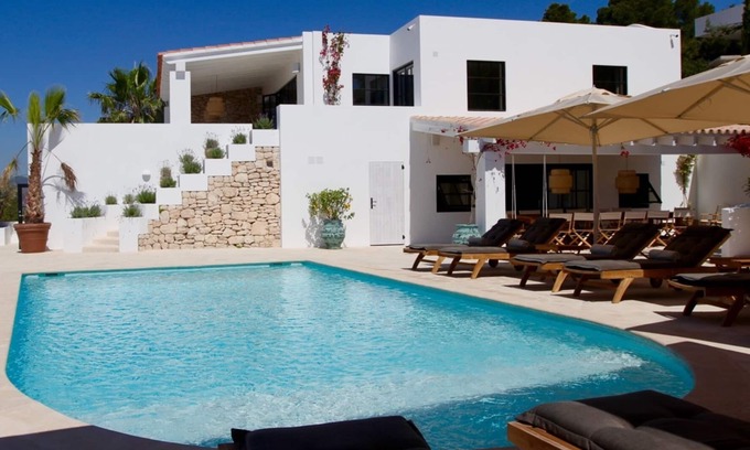 Cap Martinet Villa | Chic 6 Bedroom Retreat in Cap Martinet, 1063