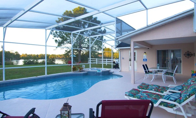 Thousand Oaks House | Chic 6bdrm sunny home w saltwater pool &sp
