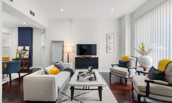 East Garfield Park Apartment | Chic and Cozy 3-Bed Escape in Chicago