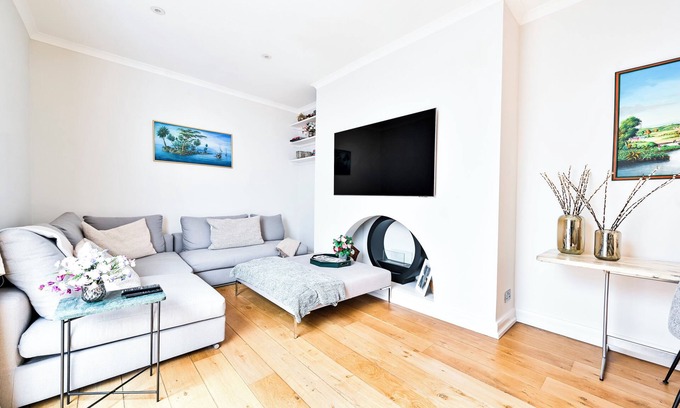 Queen's Gate Apartment | Chic and new luxury apartment in upmarket Kensington - unbeatable location!