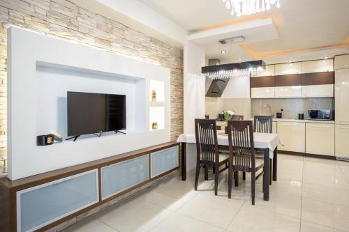 Srodmiescie Połnocne Apartment | Chic Apartments - Modern and Cozy - Central Location - Grzybowska 5