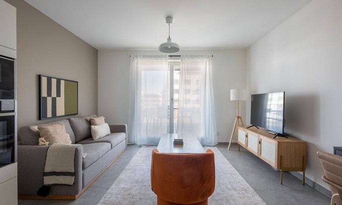 Cessange Apartment | Chic Cessange Studio w/Balcony & Elevator, nr bus station, by Blueground
