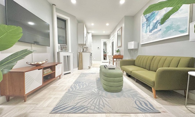 Chelsea Apartment | Chic Clean Renovated 1-bedroom Home with fast WiFi, laundry room in NYC