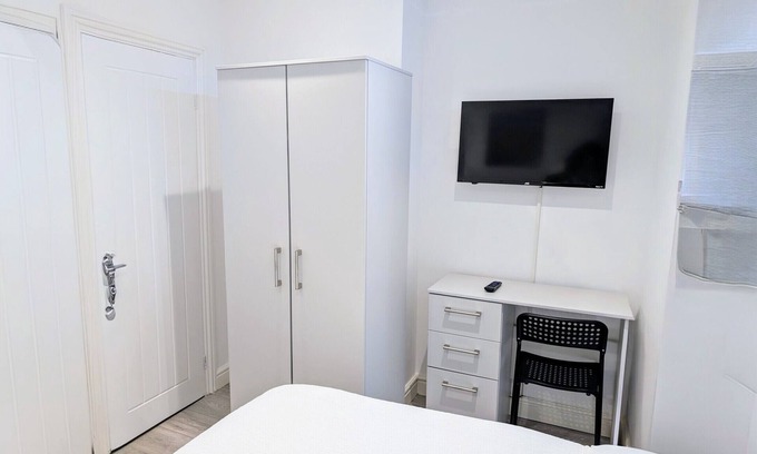 Wainscot Apartment | Chic En-suite Double Room with Office