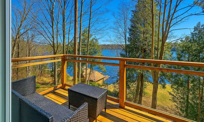 Whitchurch-Stouffville House | Chic Lakefront Summer Escape nWinter furnished long term stays welcome