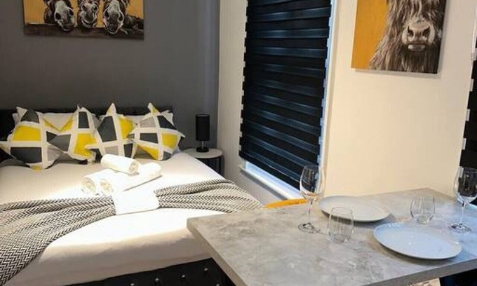 Hillrise Apartment | Chic London Studio - Steps to Tube