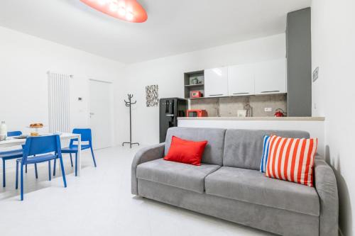 Livorno Apartment | Chic&Pop Apartment by Pleiades Home