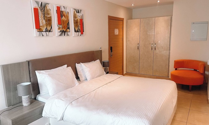 Dzorwulu Apartment | Chic studio in welcoming Accra with fitness room, WiFi, AC