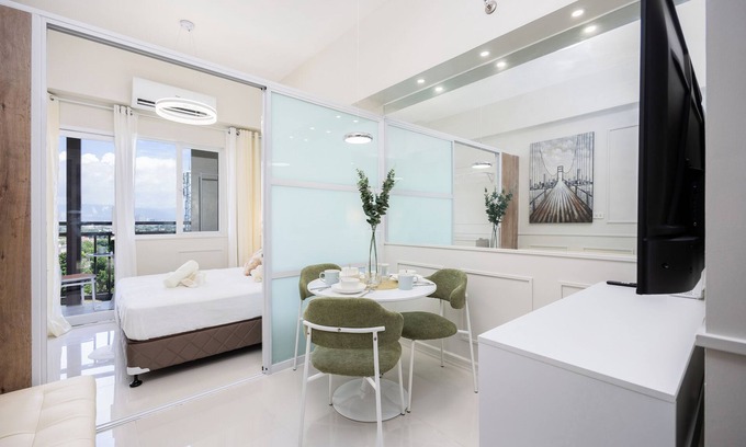 Lapu-Lapu Condo | Chic Studio With Balcony & City View Near Airport