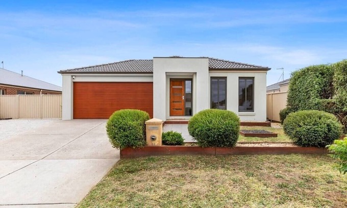 Delacombe House | Chifley Place - Large Open Plan Living