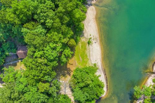 Rogers House | Chimney Cove Cabin - Serene Lakefront Getaway on Beaver Lake