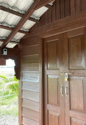 Kampung Banat Bawah Hotel | Chinta Chinta Cottage Chalet Kayu