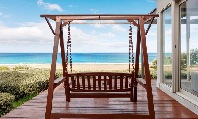 Apollo Bay Villa | Chocolate Gannets - Seafront Villa with full ocean views, 50meters from beach