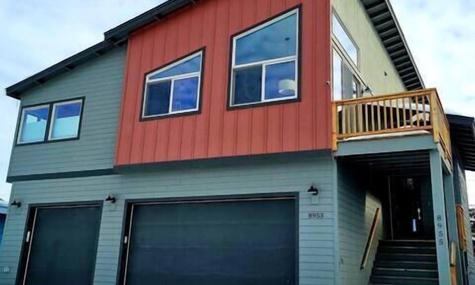 Abbott Loop House | Chucks Place in Anchorage