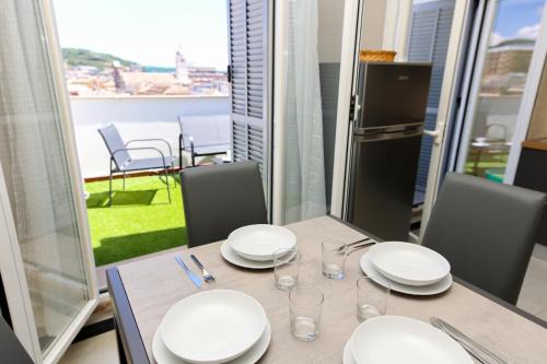 Sestri Ponente Apartment | Ciclamino House Terrace and Parking By ML WHITE HOUSE