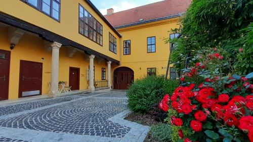 Pecs House | Ciszterci Szállás Pécs