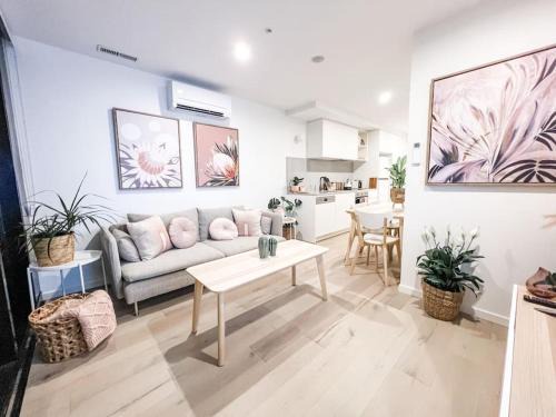 Canberra City Centre Apartment | City Centre - Pool - Parking - Self check-in