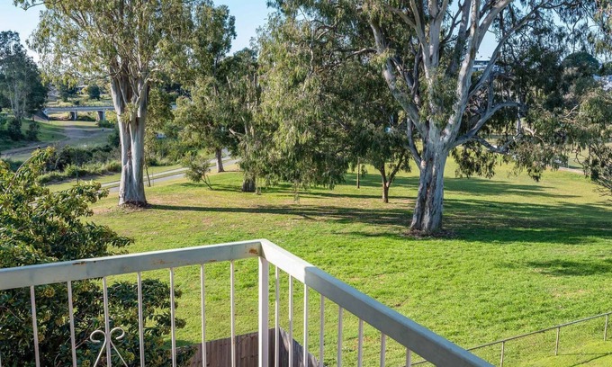 Lutwyche House | City Fringe Retreat Parkland Views Walk to Everything!