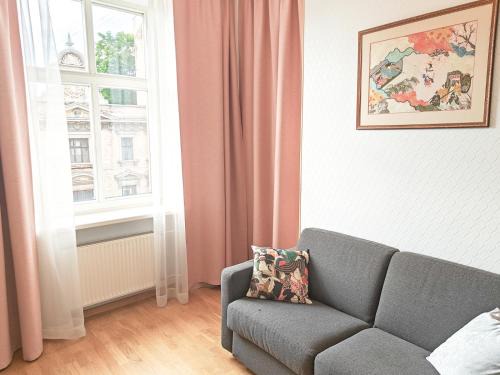 Centrs Apartment | City heart, 9,9 host, sunlit, free parking and bag storage