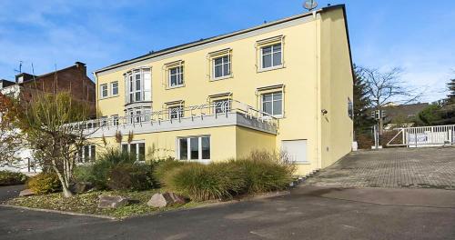 Burbach Apartment | CityChalet Business Apartments - Workers welcome! - Free Parking - Fast WIFI - Smart TV - WM
