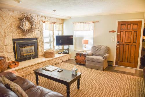 Red River Apartment | Claim Jumper 12 Townhouse With High Speed Wifi