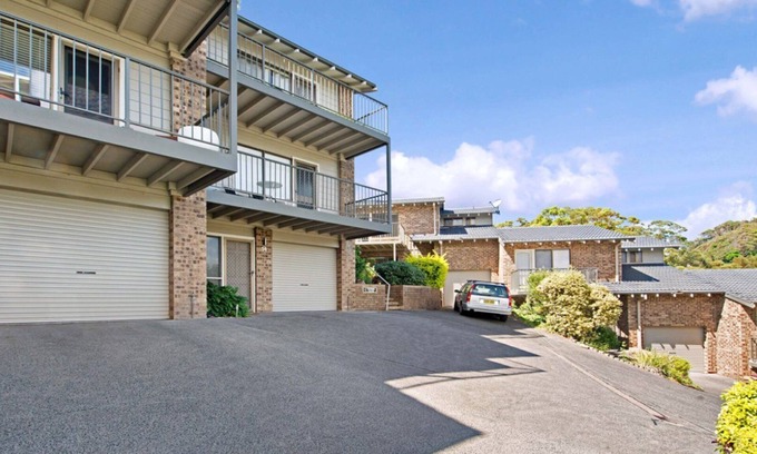 Avoca Beach House | Clareview - Pool & Views