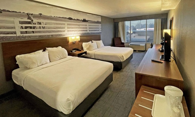 Hopkinsville Hotel | Clarion Pointe Hopkinsville near The Bruce Convention Center
