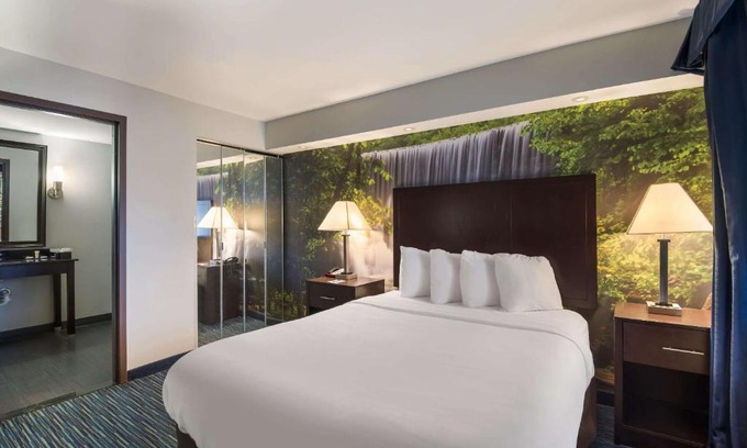 Downtown Syracuse Hotel | Clarion Pointe Syracuse Downtown