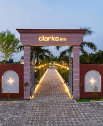 Dhanauli Hotel | Clarks inn Bichpuri Agra