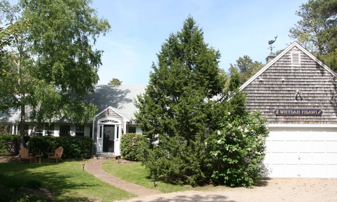 North Chatham House | Classic 5Br Cape Cod Home In Exclusive N. Chatham- Steps To The Private Beach