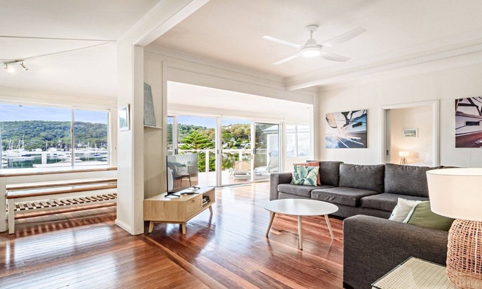 Killcare House | 'Classic Cottage on the Bay' by Accom Holidays