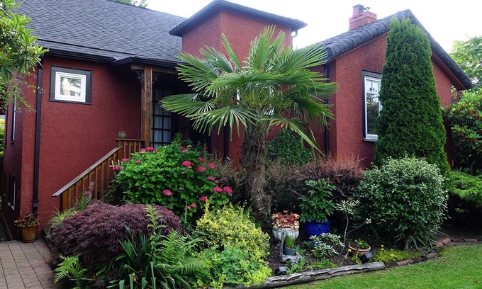 Kitsilano House | Classic Kitisilano two-room studio suite