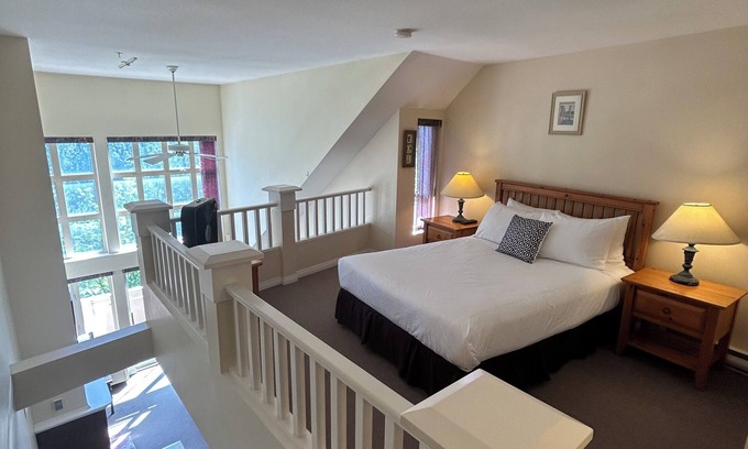 Quail Ridge Apartment | Classic Loft With Golf Course View - 309