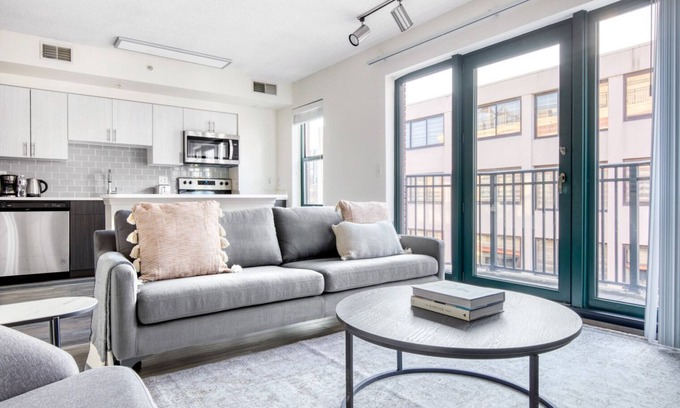 Logan Circle Apartment | Classic Logan Circle 1BR w/Gym, W/D & Pool, walk to bars, by Blueground